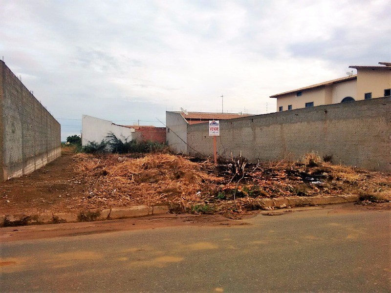 TERRENO NO JARDIM DAS CANDEIAS - Invista Conquista