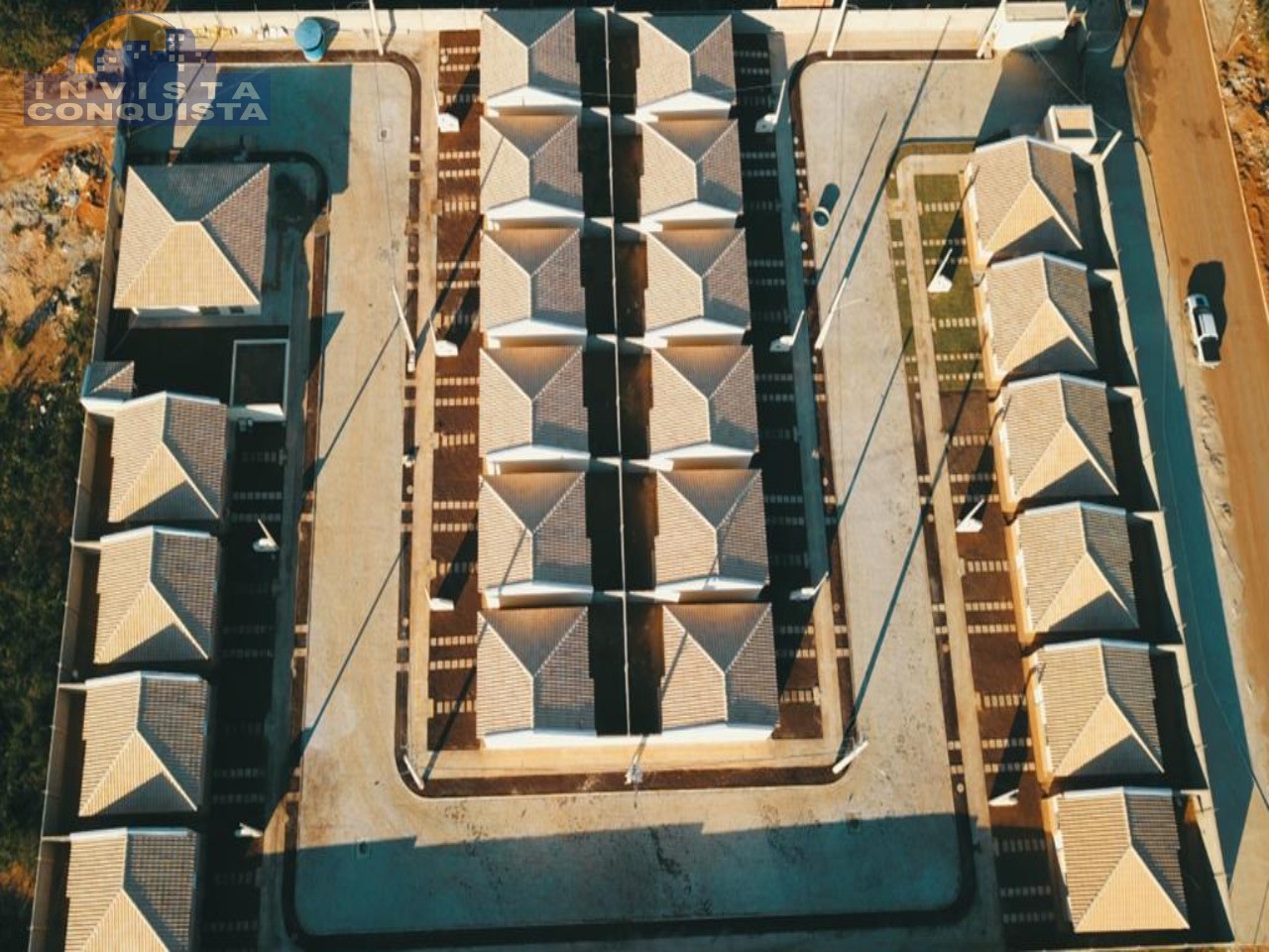 CONDOMÍNIO FECHADO DE CASAS SOLTAS COM 02 QUARTOS - Invista Conquista